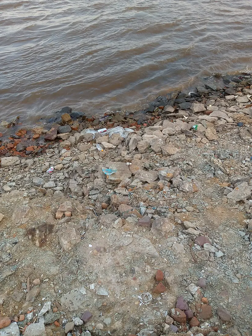 AU BORD DU FLEUVE CONGO