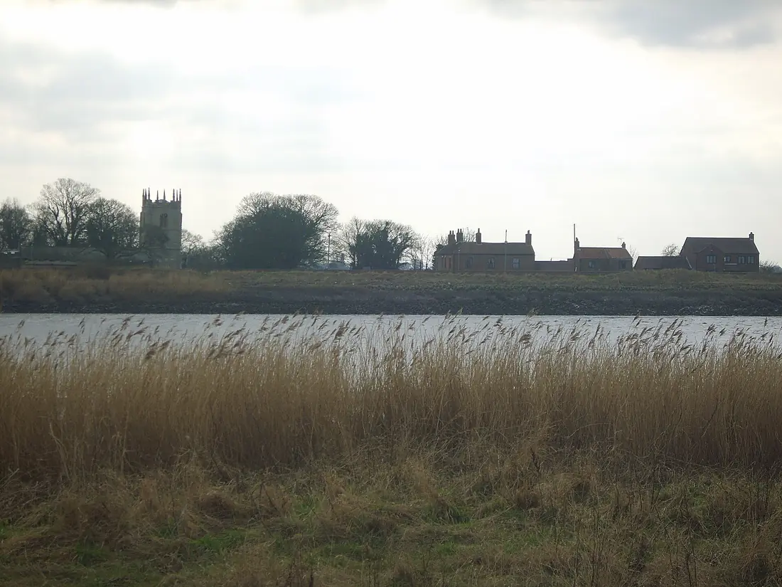 Reedness from across the Ouse - panoramio (1)