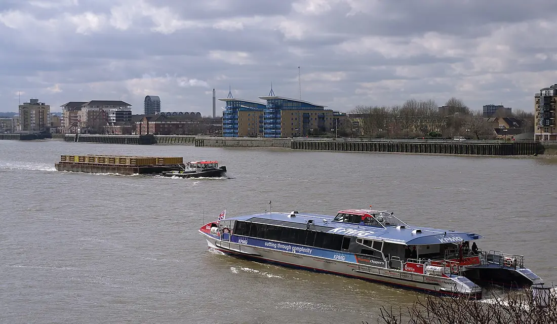London MMB P6 River Thames