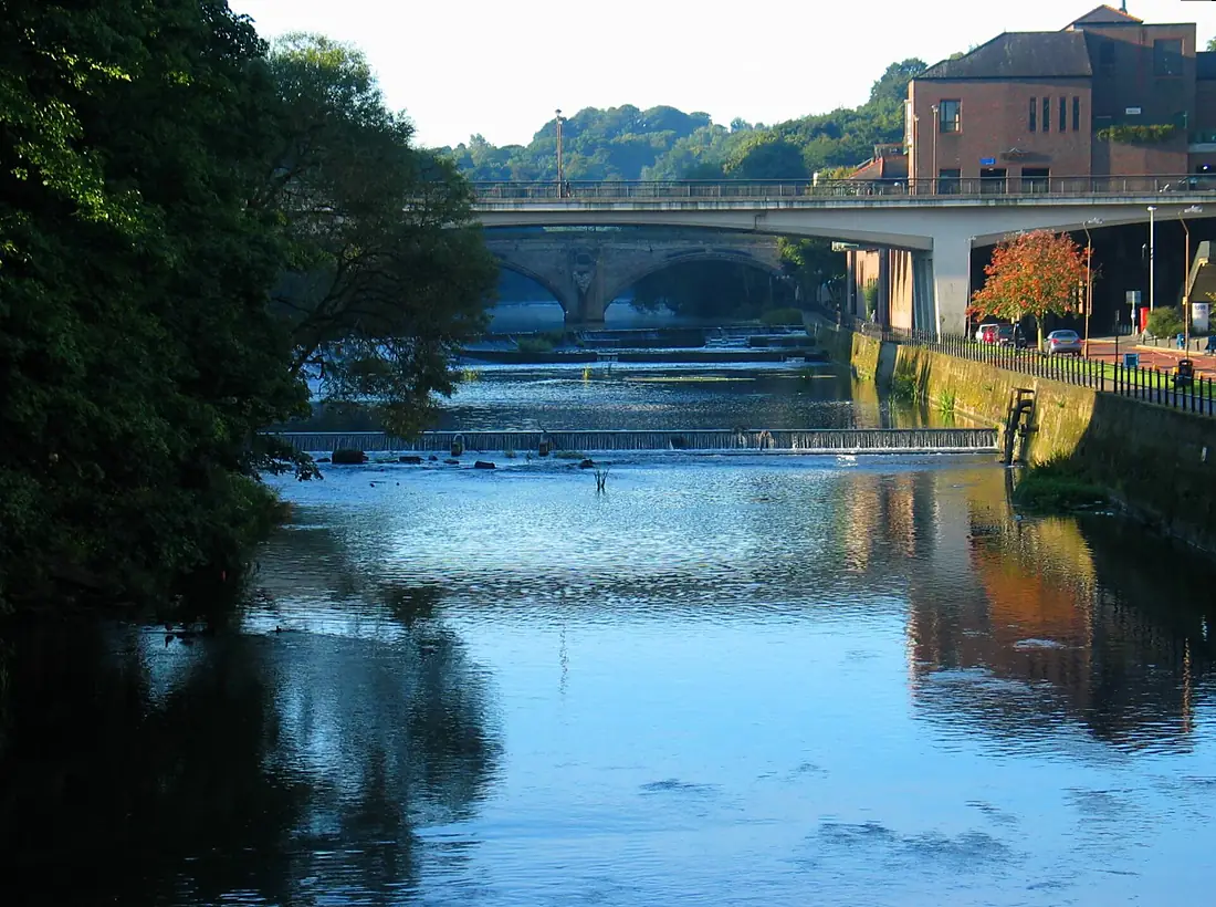 Durham City 35c 20030907 River Wear 01 upstream