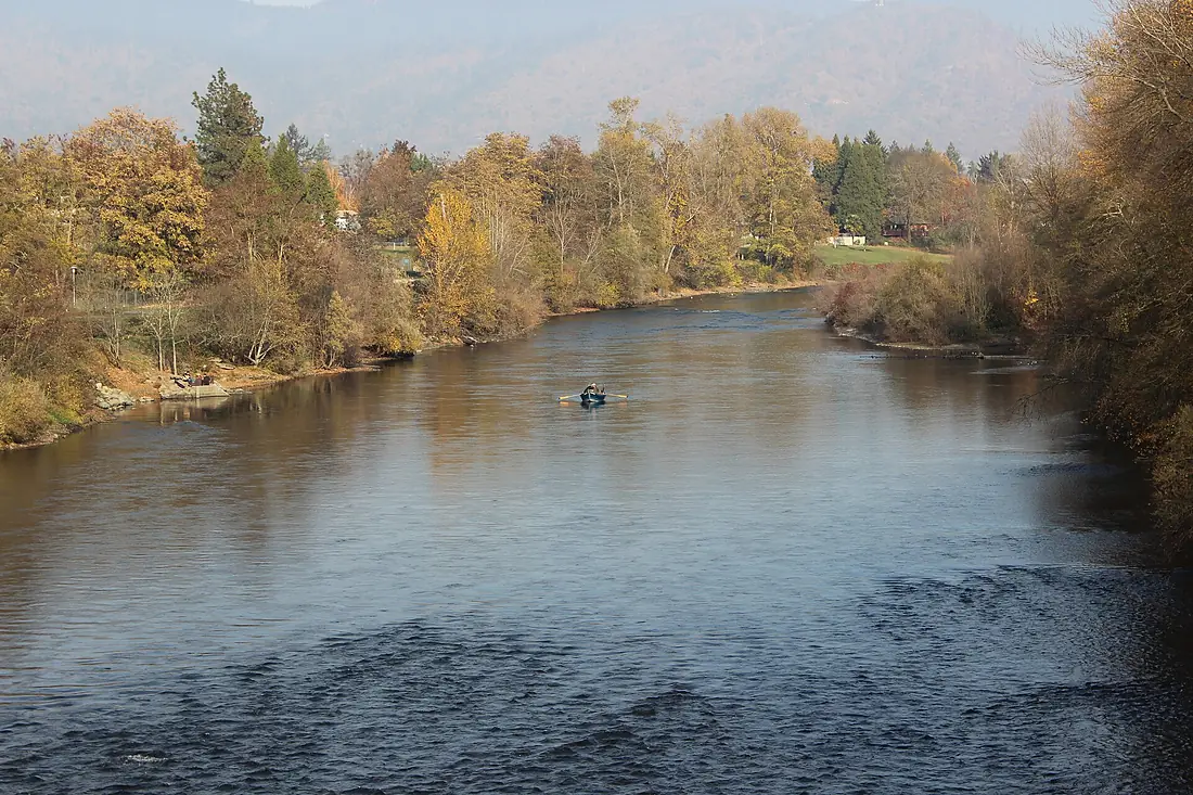 Grants Pass ,Or.pedestrian bridge fishing the Rogue 01