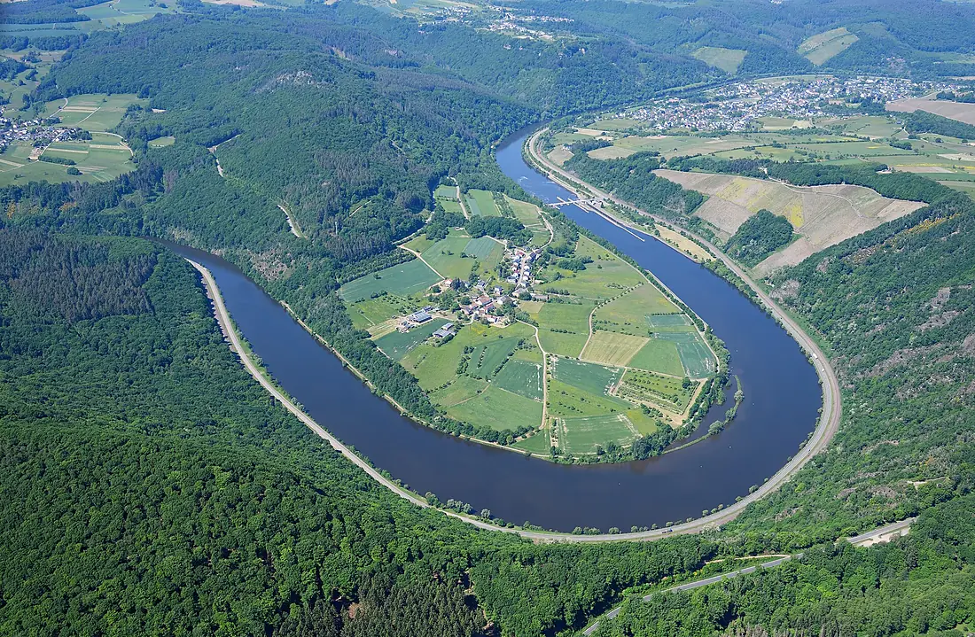 Aerial image of the Saar at Hamm (view from the east)