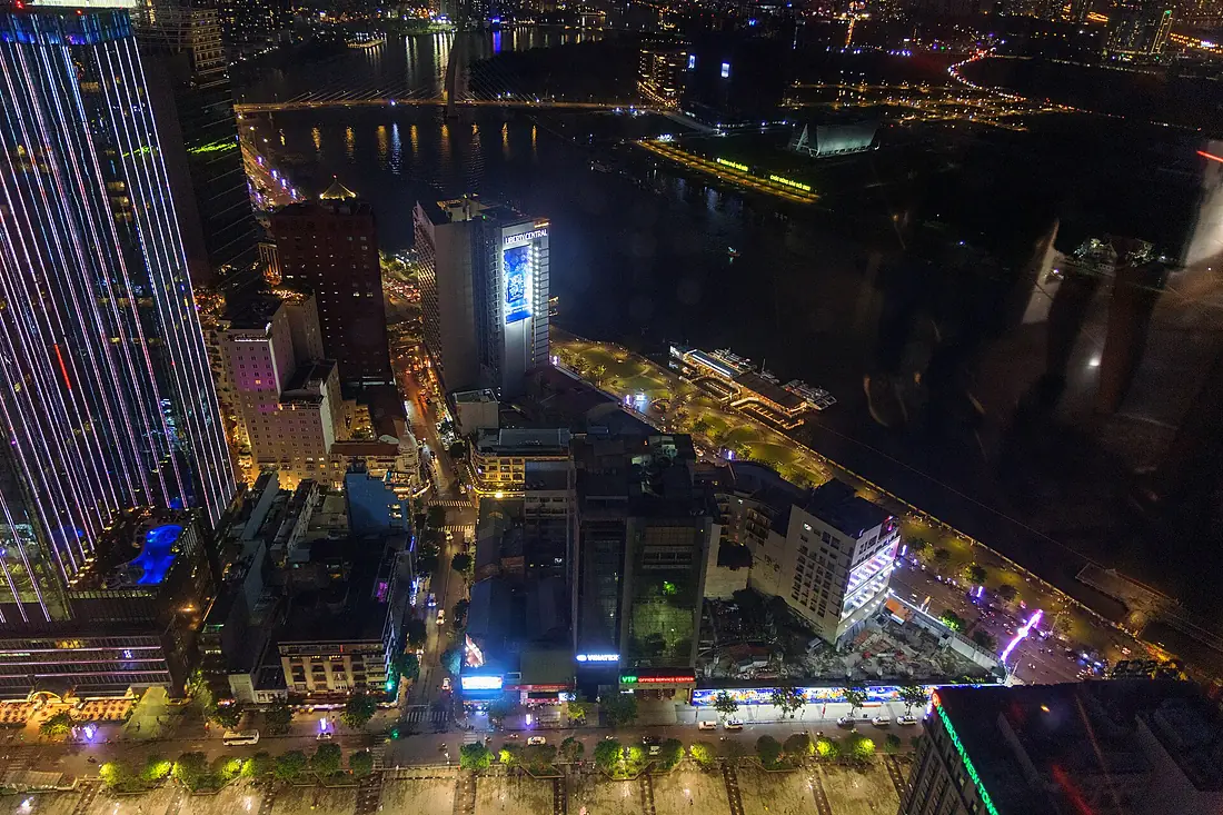 Night in Saigon (52680876786)