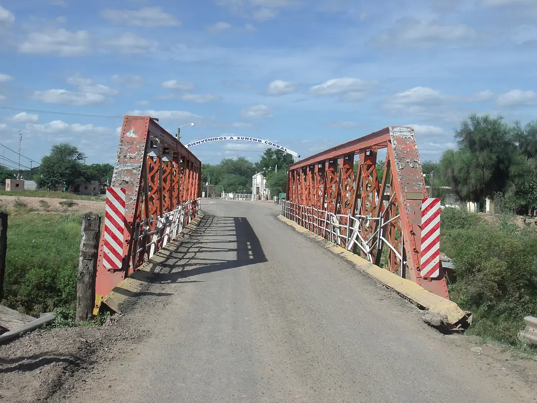 Puente sobre el río Salado en Suncho Corral