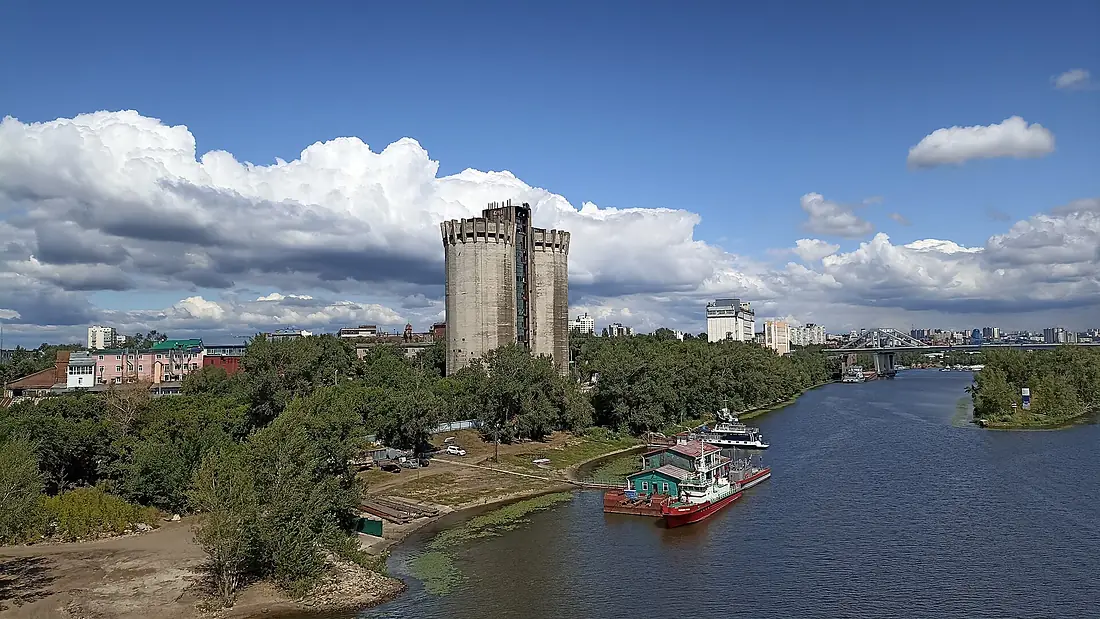 New elevator in Samara, view from the Samara River