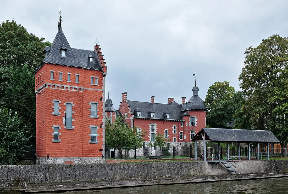 Château Bilquin-de Cartier from the North bank of the Sambre river (DSCF7729)