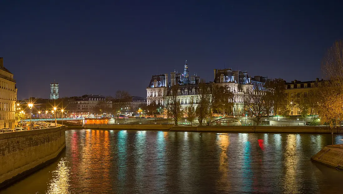 Seine et Hôtel de Ville du Pont Saint-Louis Paris