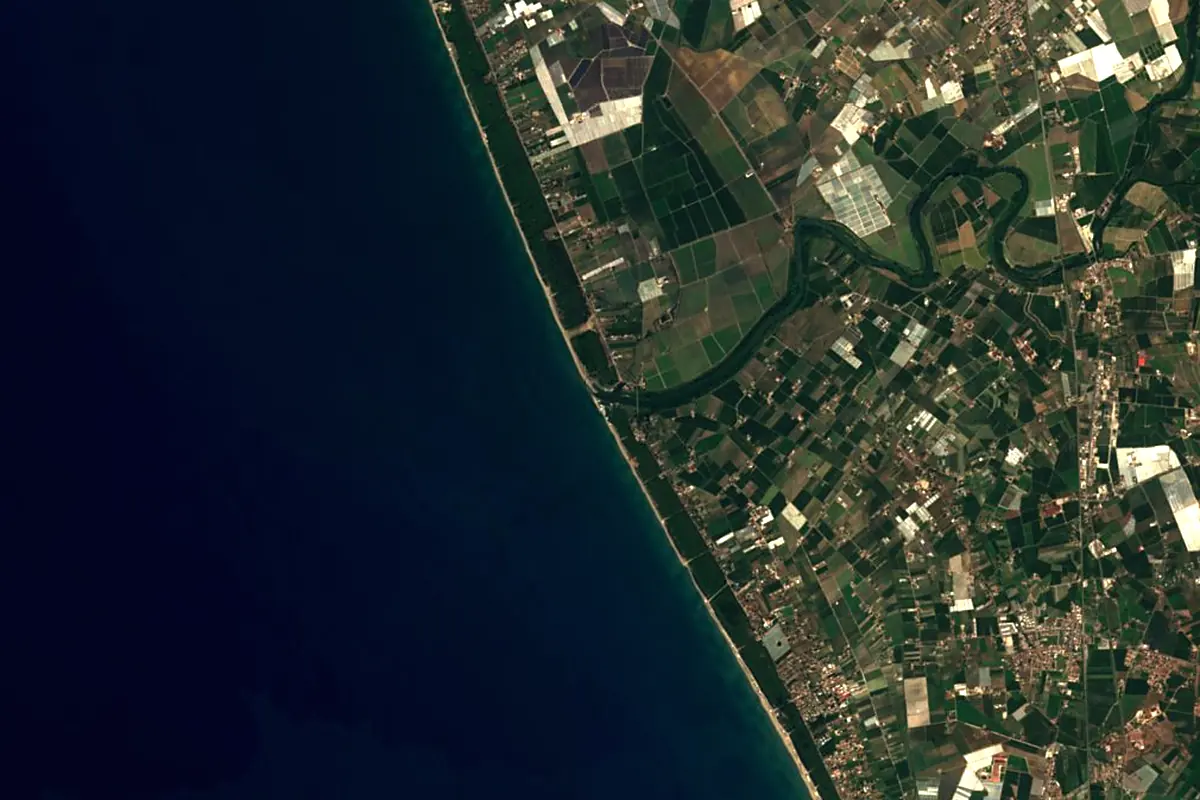 Sele: satellite view of the mouth