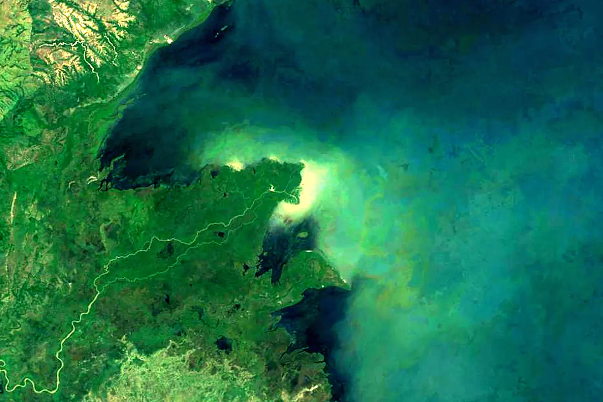Semliki River: satellite view of the mouth