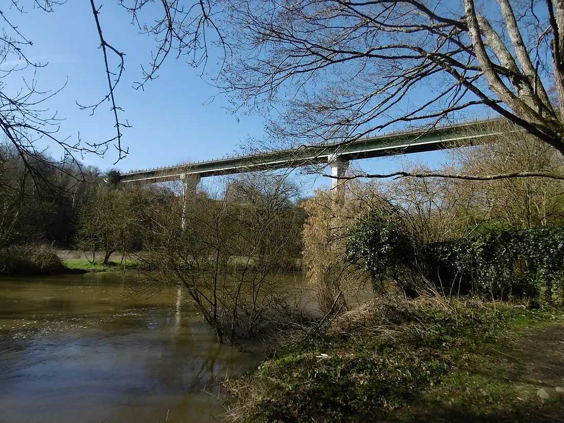 Pont de la D160 au-dessus de la Sèvre Nantaise