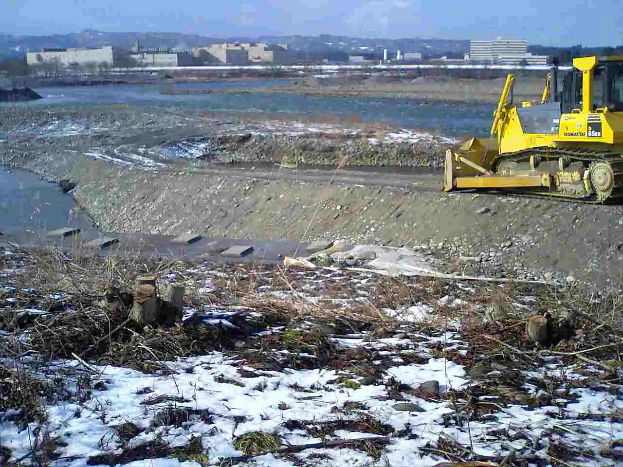 20081231 Shinano River, Bulldozerand and Semiconductor Niigata Co