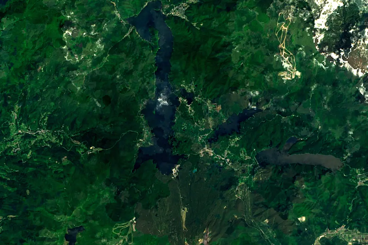 Shinano River: satellite view of the source
