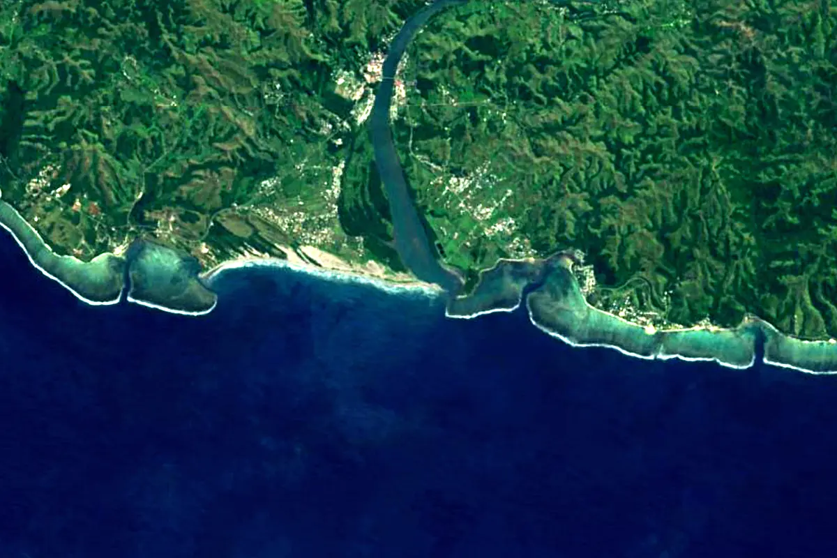Sigatoka River: satellite view of the mouth
