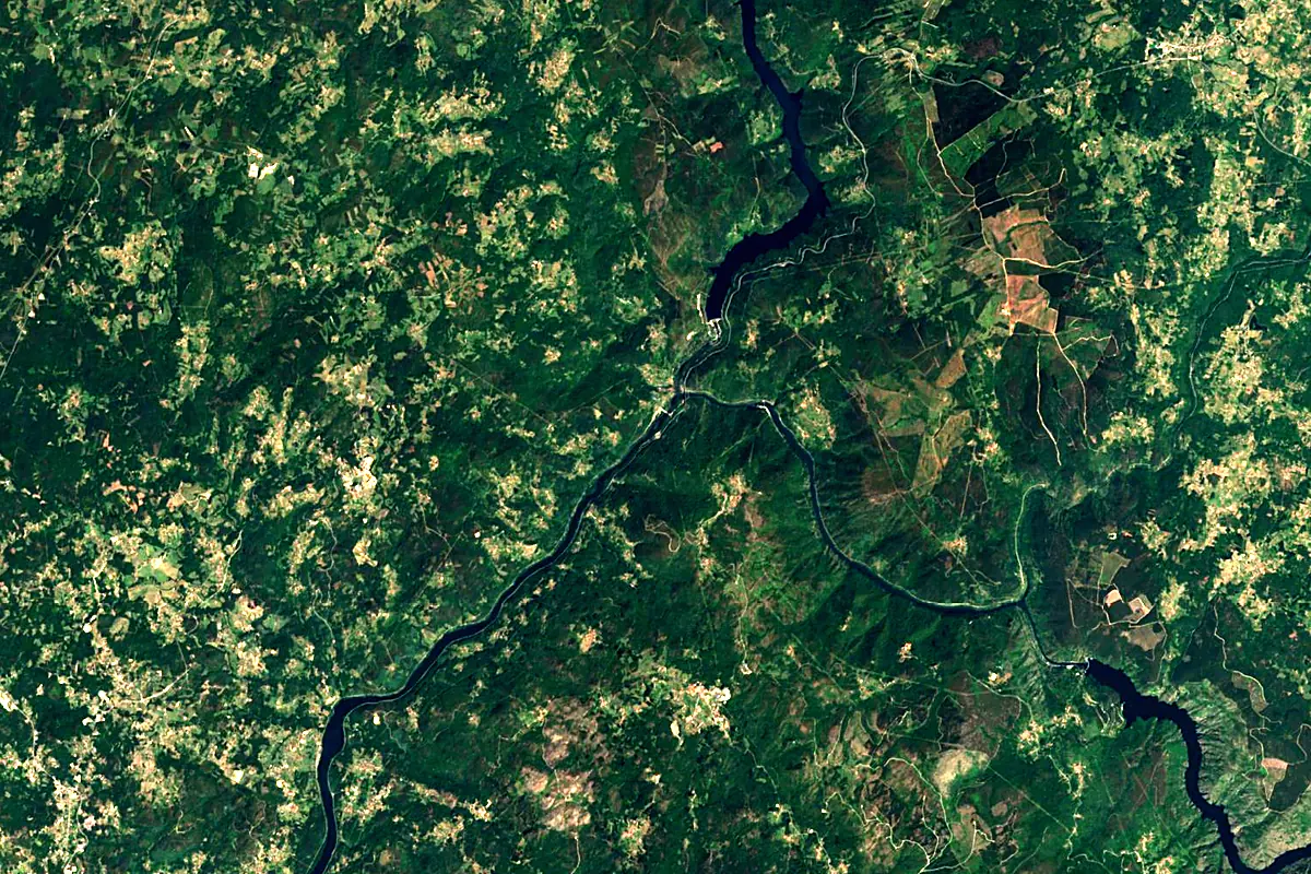 Silis: satellite view of the mouth