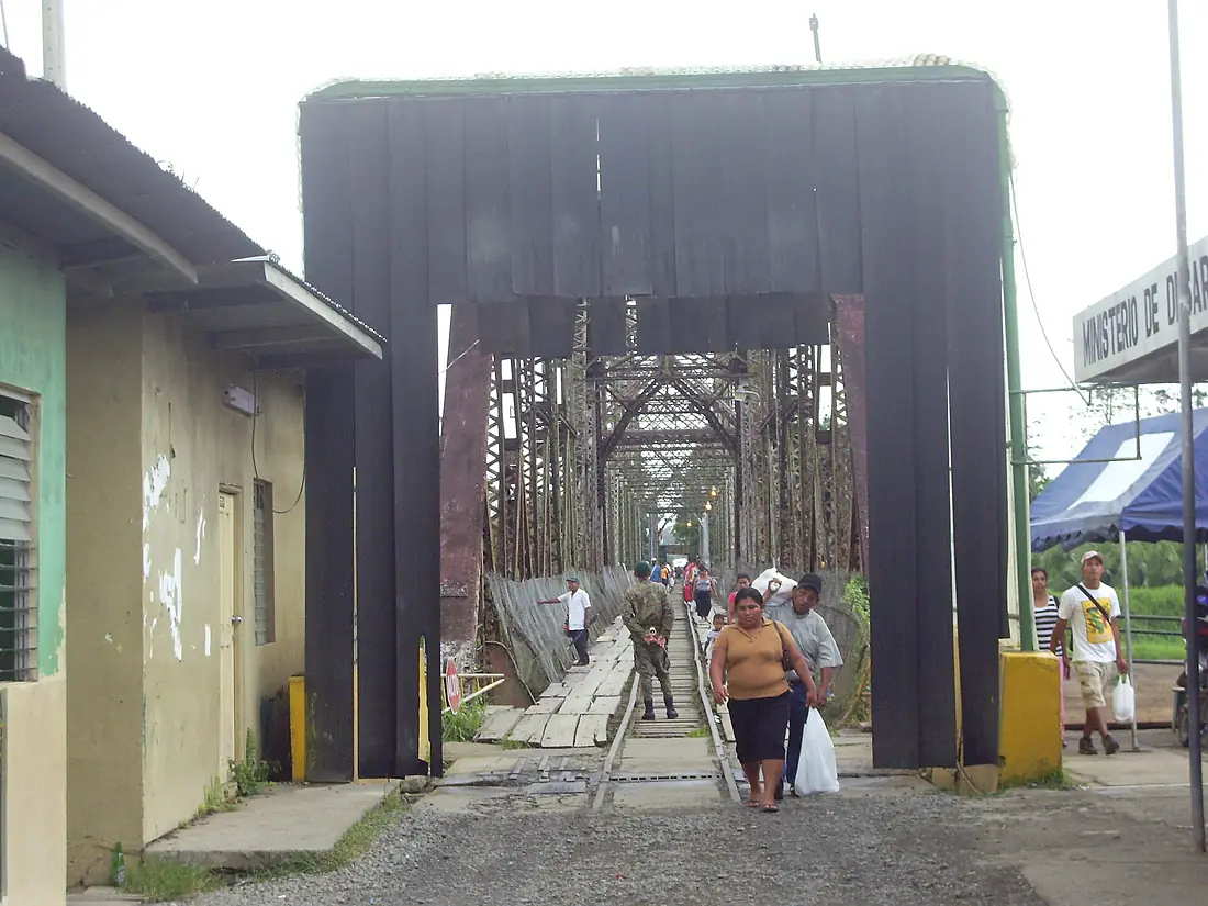 Sixaola Bridge entrence