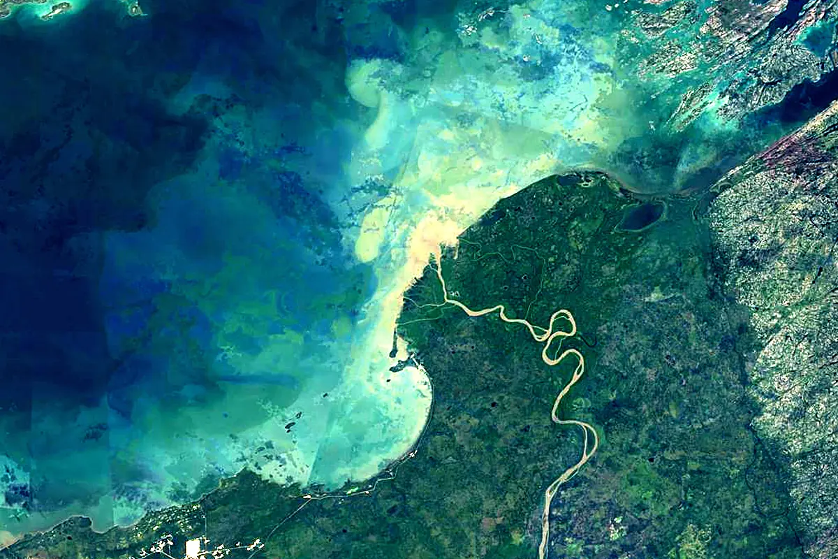 Slave River: satellite view of the mouth