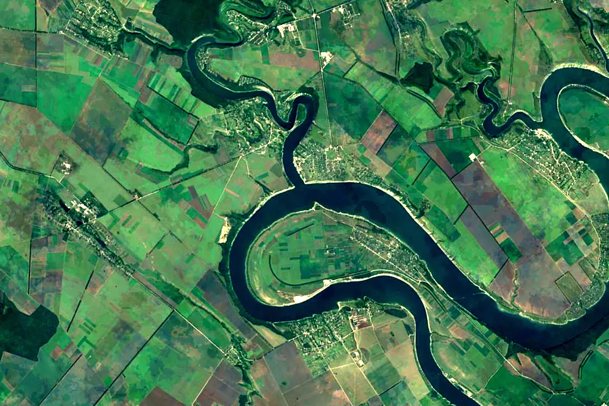 Smotrych River: satellite view of the mouth
