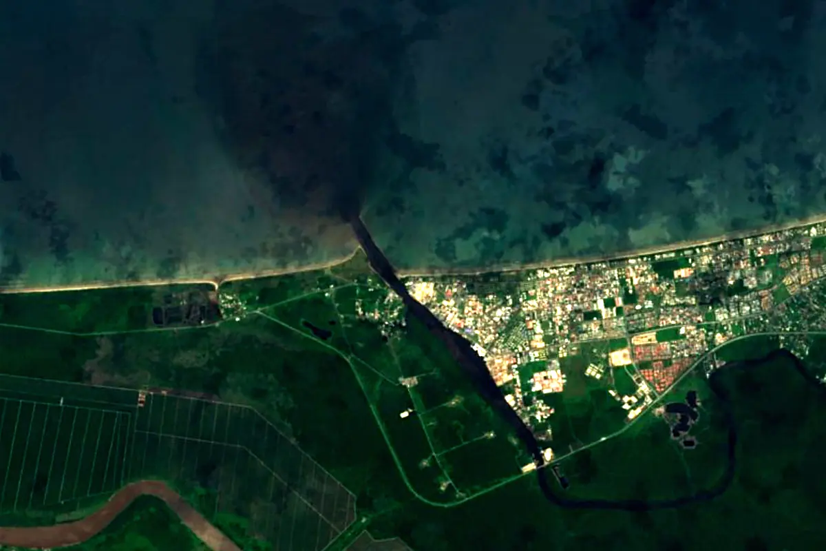Sungai Belait: satellite view of the mouth