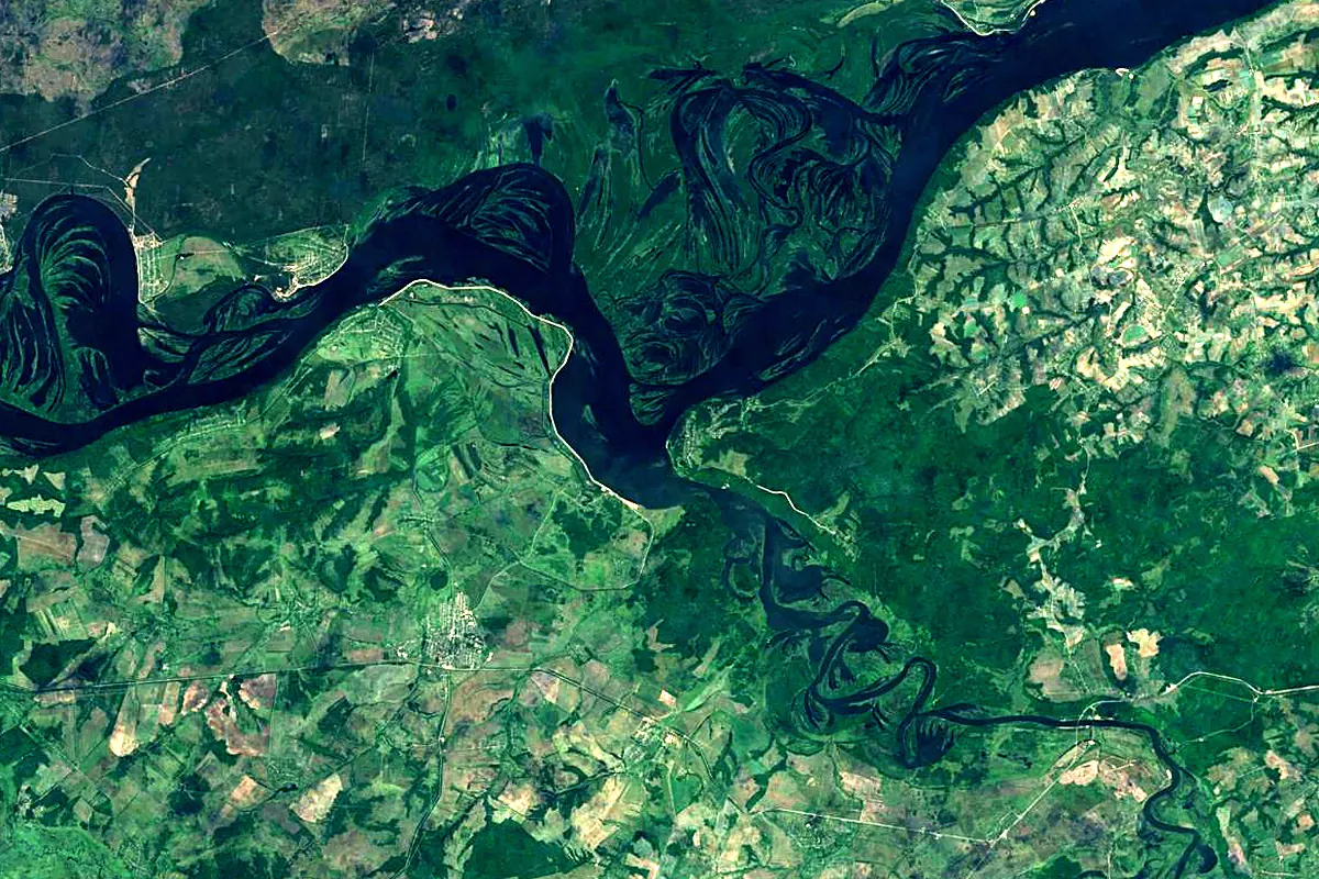 Sura: satellite view of the mouth