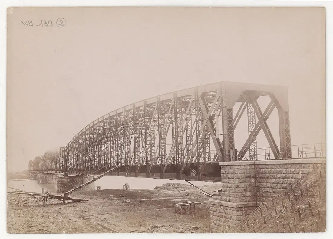 2 phot. de la gare de Tachkent (ouverte ler mai 1899) et d'un pont sur le Syr Daria, don d'Emile Muller, professeur au lycée de Tachkent, en 1899 - btv1b53194841s (3 of 4)