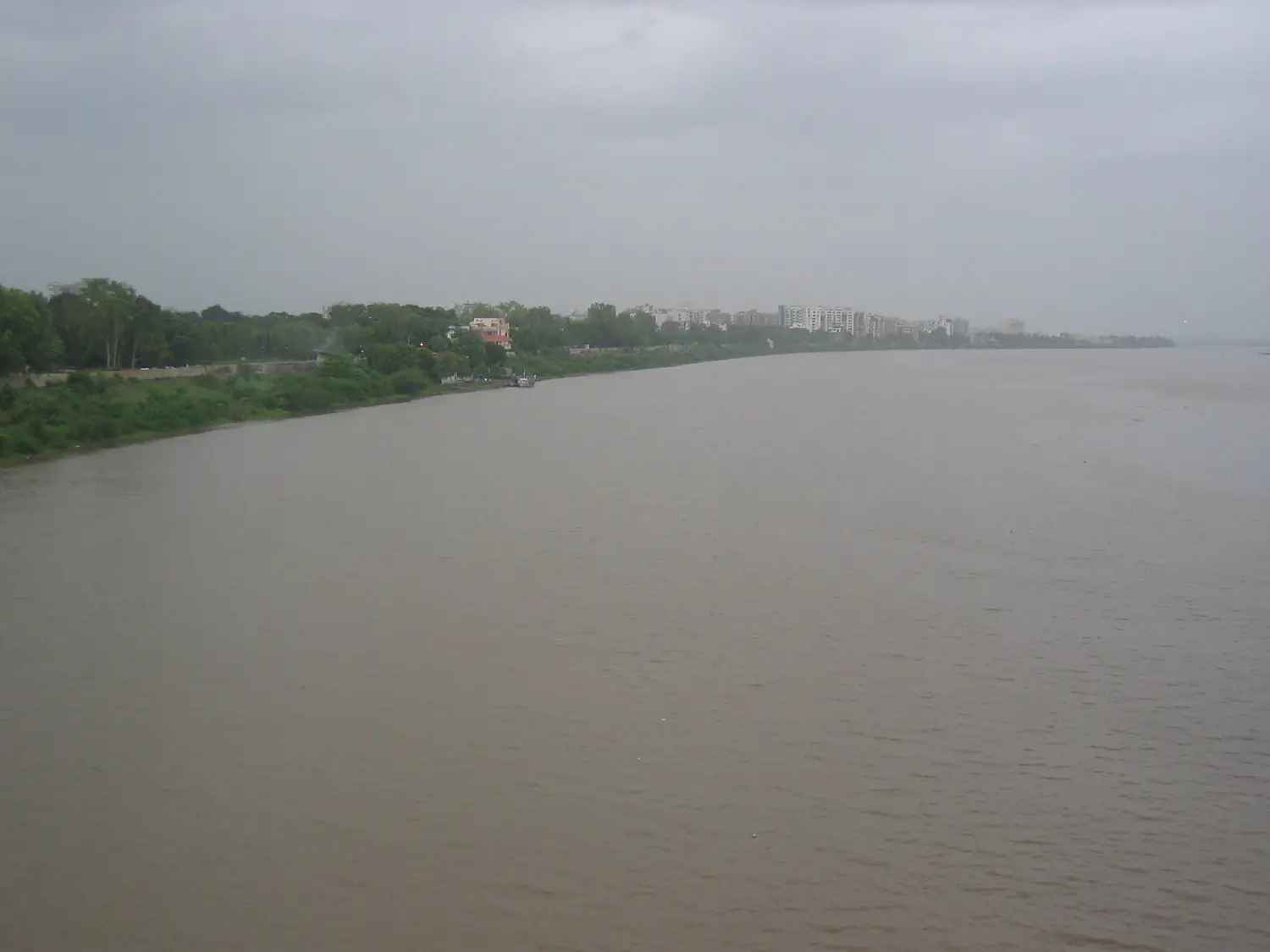 Tapi River in Surat