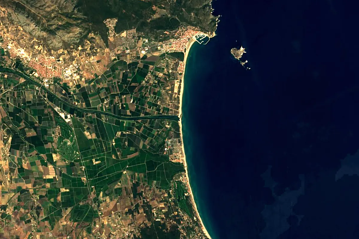 Ter: satellite view of the mouth