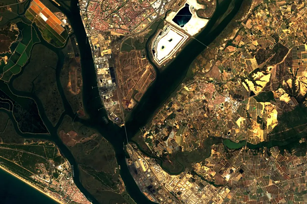 Tinto River: satellite view of the mouth