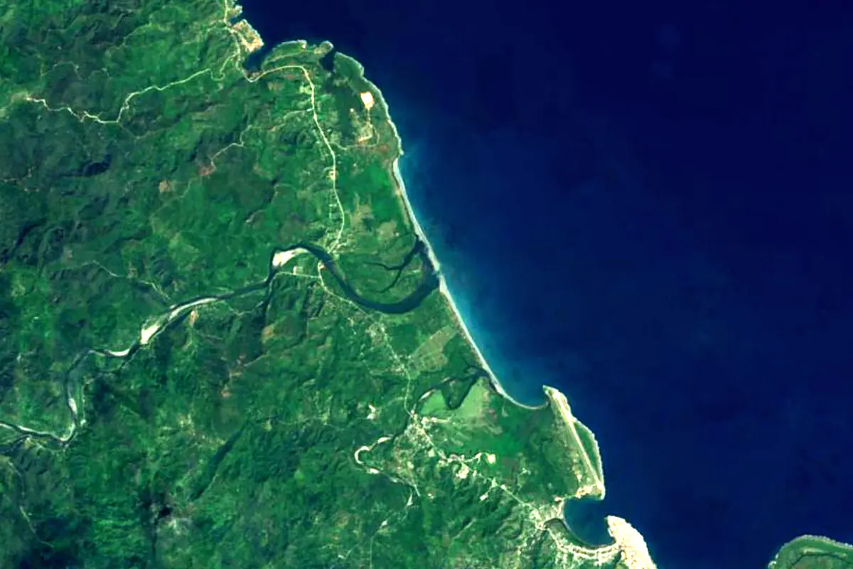 Toa river: satellite view of the mouth