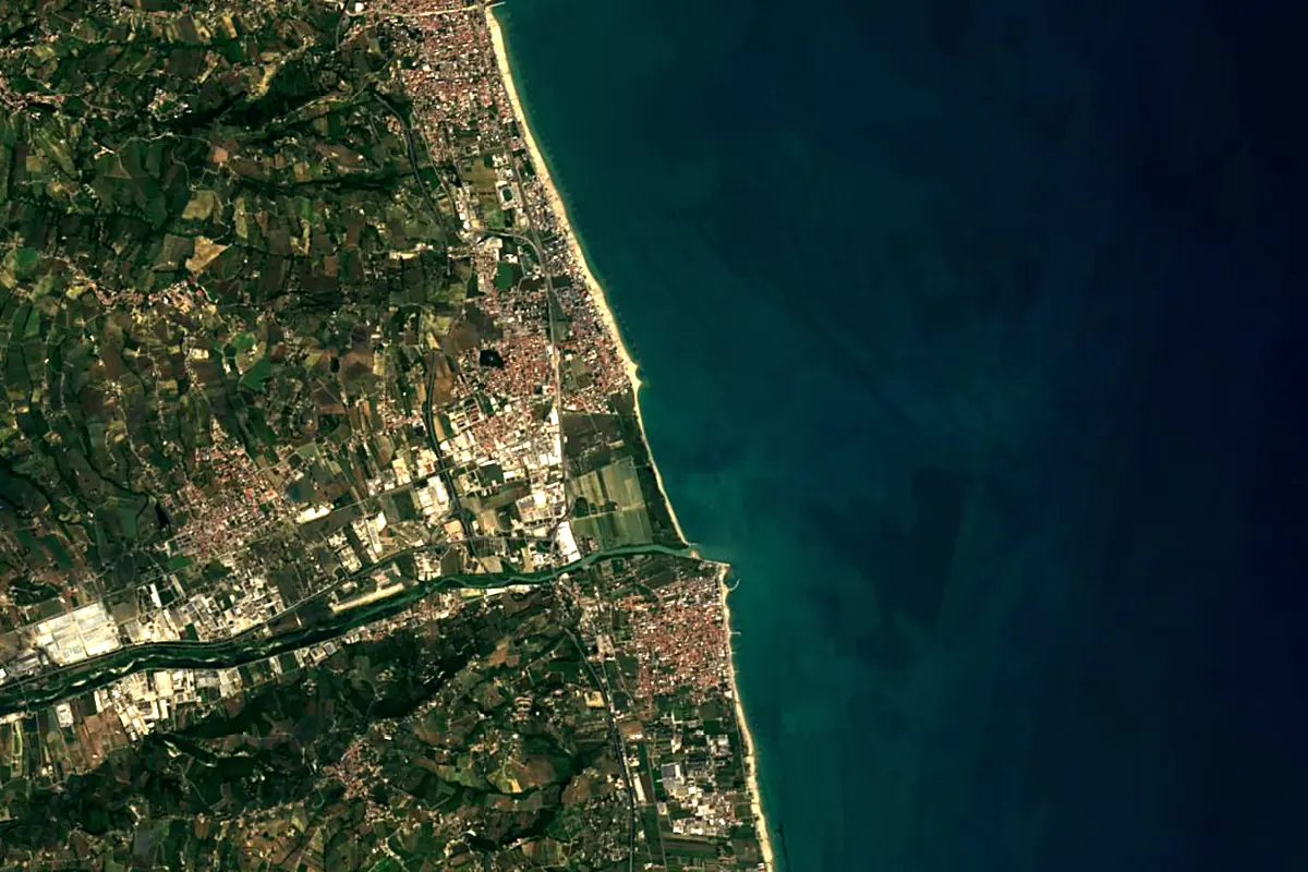 Tronto: satellite view of the mouth