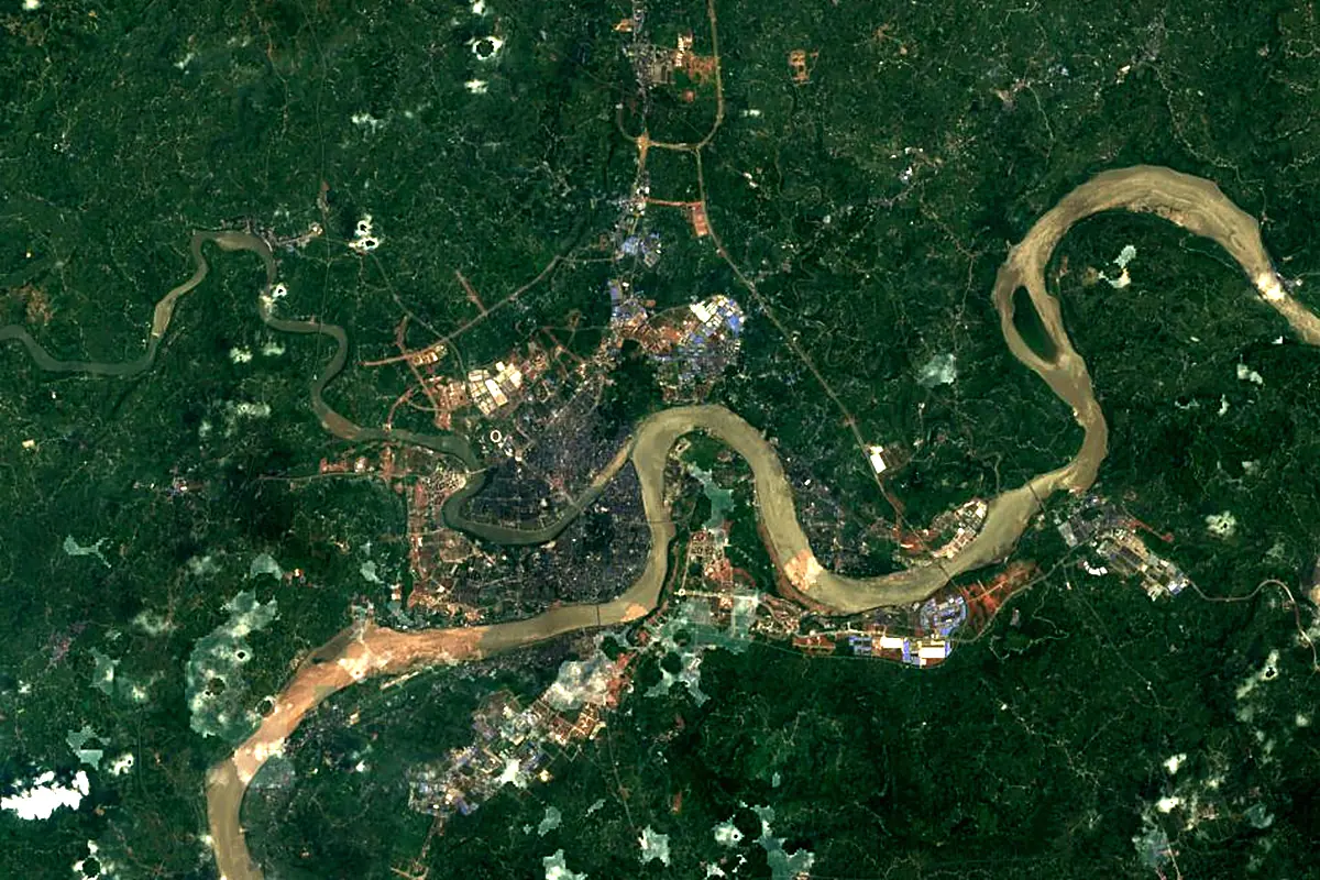 Tuo River: satellite view of the mouth