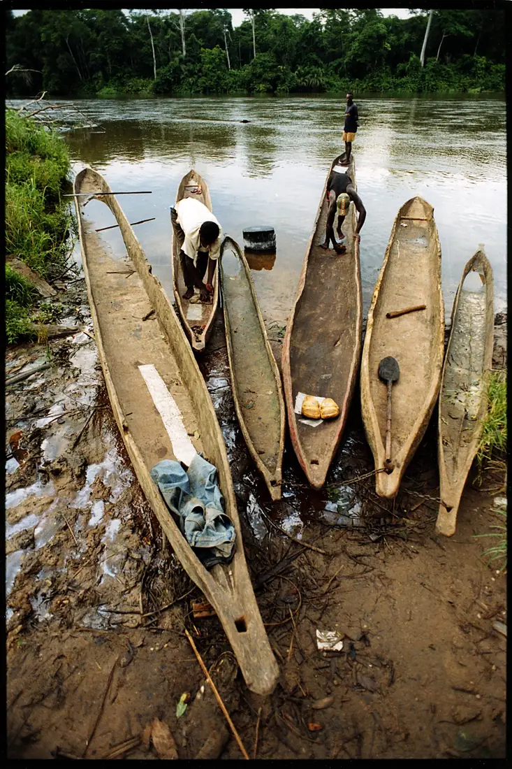 Piroghe sul fiume Oubangui