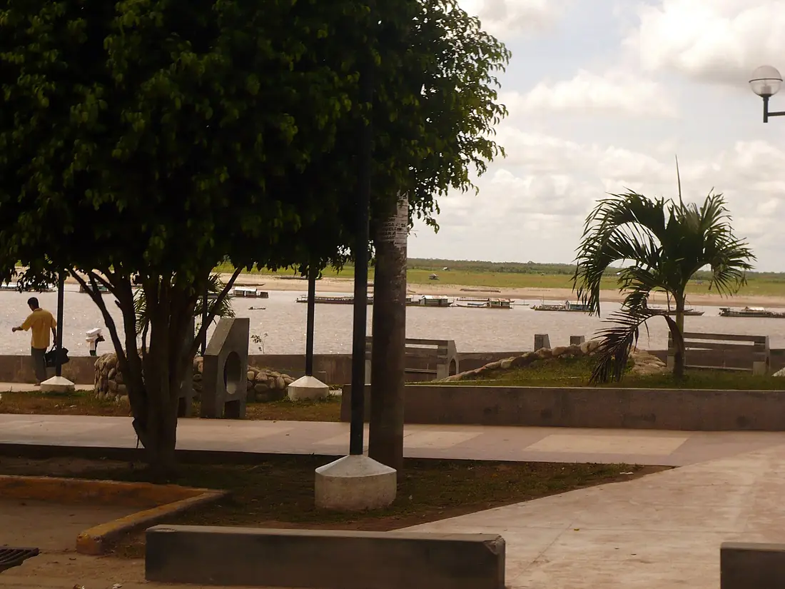 Río Ucayali en el malecón Grau (04-09-10)