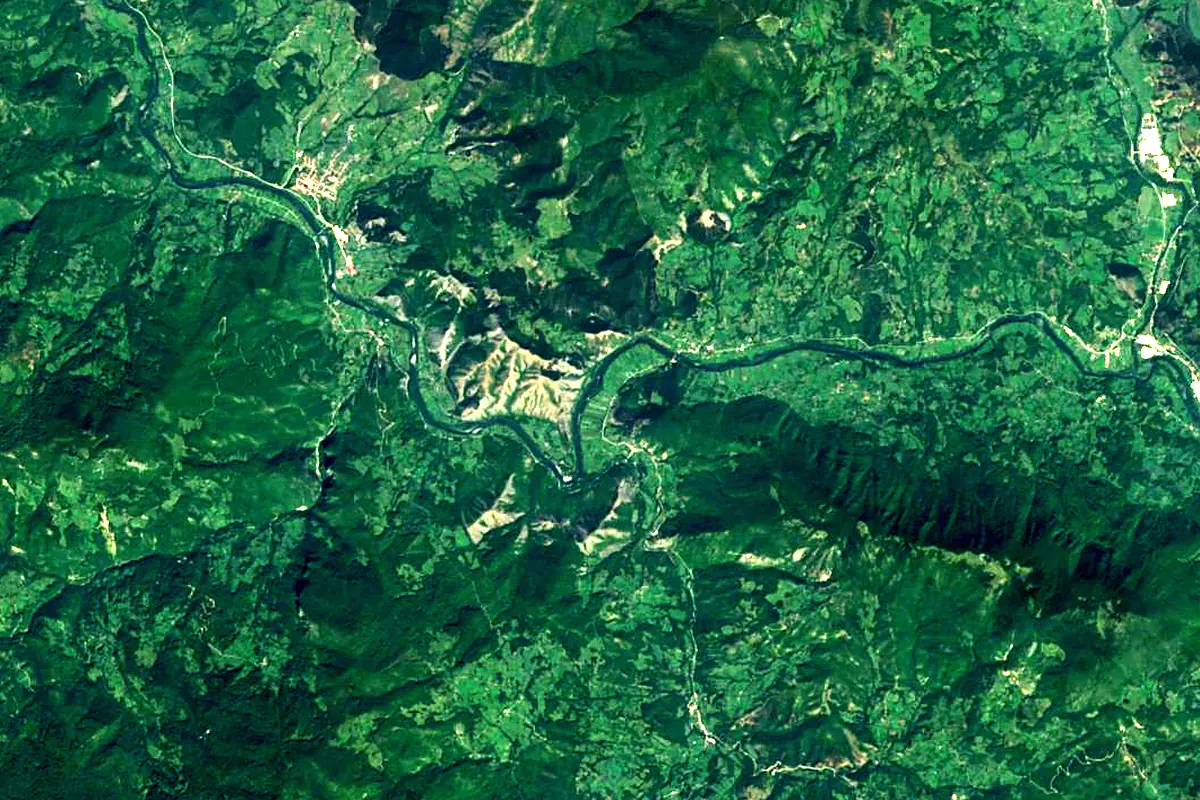 Uvac: satellite view of the mouth