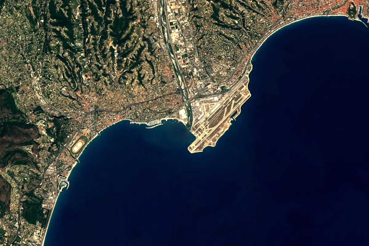 Var: satellite view of the mouth