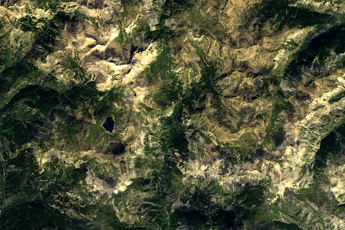Var: satellite view of the source