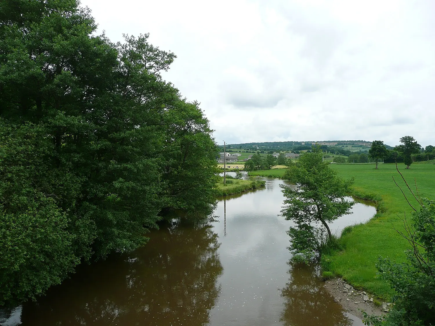 Vire River looking South from the 'Pont' in Pont-Farcy towards Sainte Marie Outre L'Eau (27 May 2008)