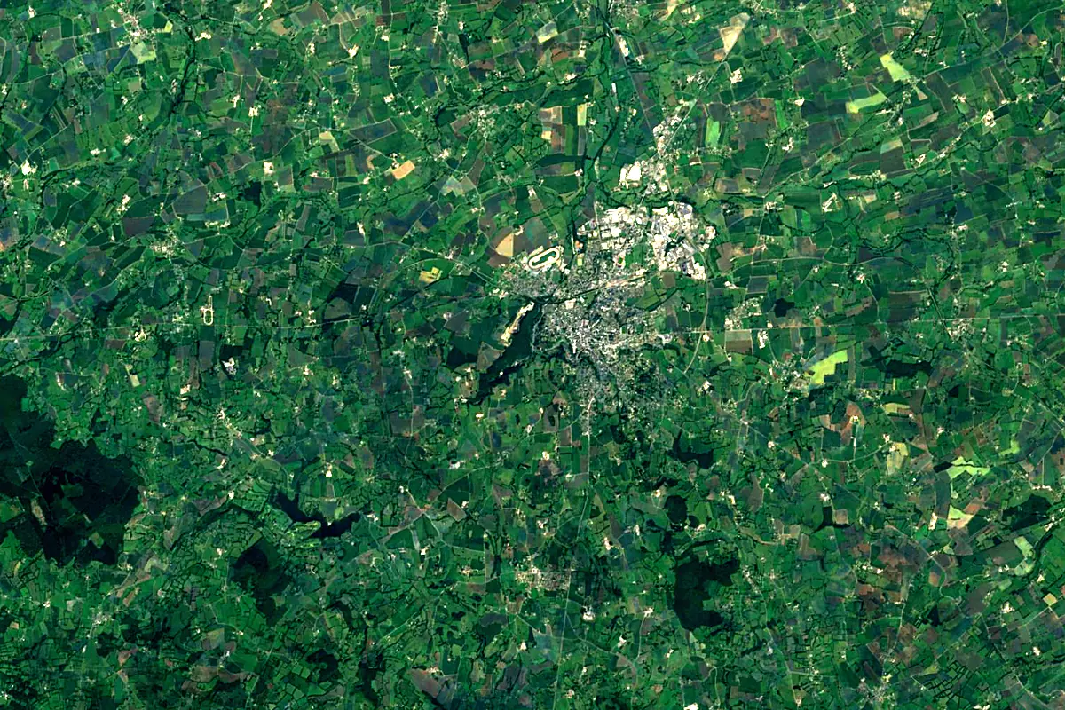 Vire: satellite view of the source