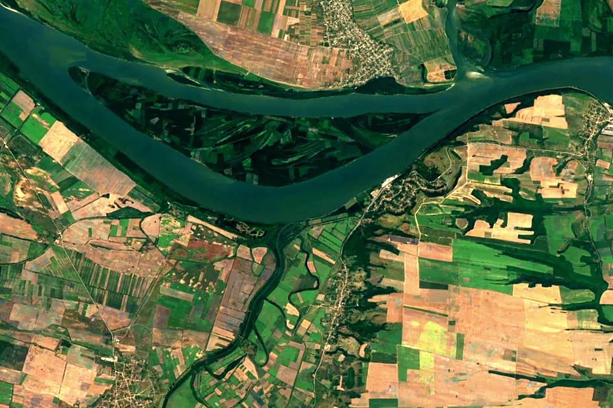 Vit: satellite view of the mouth