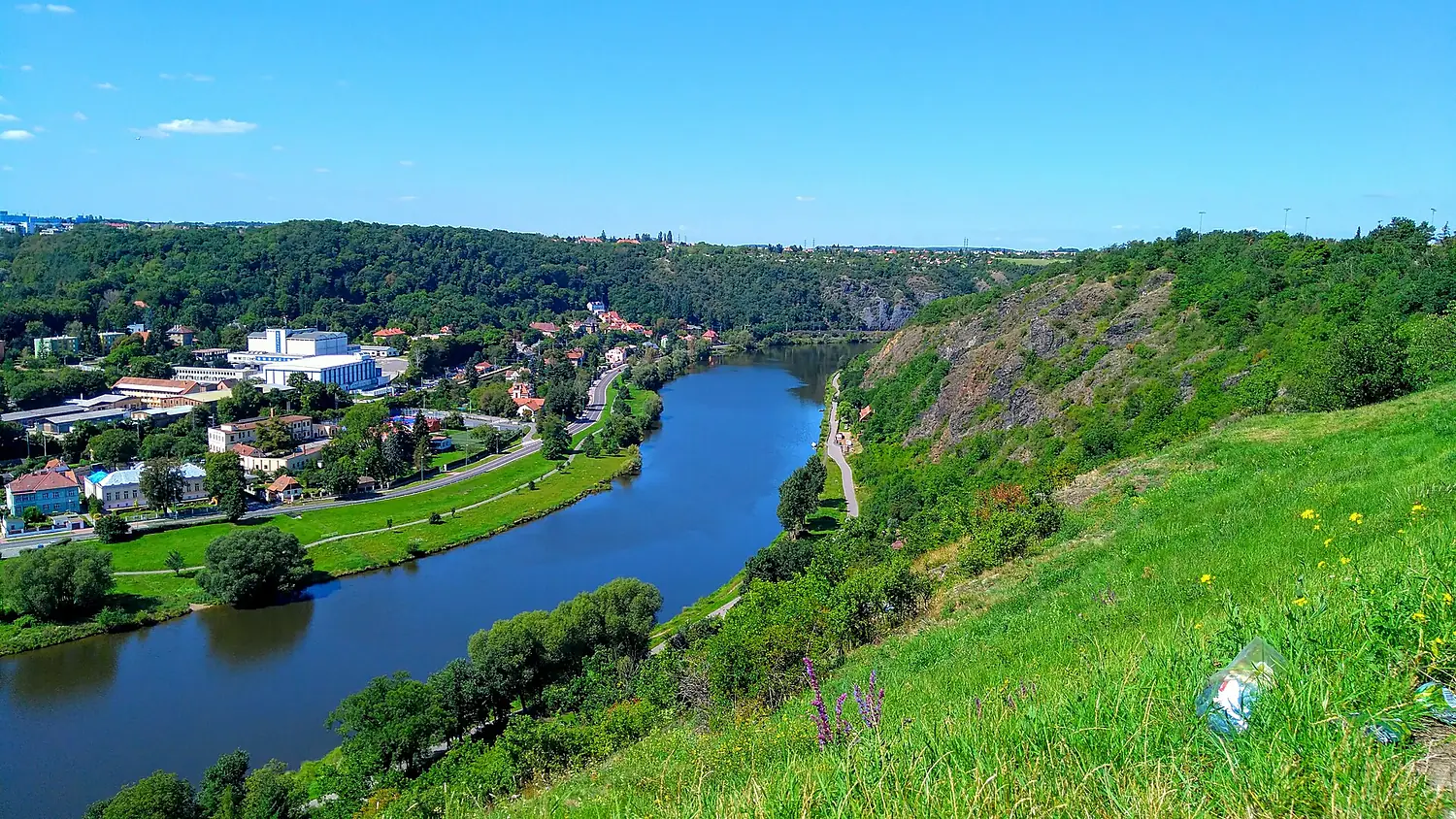 Vltava, čtvrť Sedlec a PR Podhoří