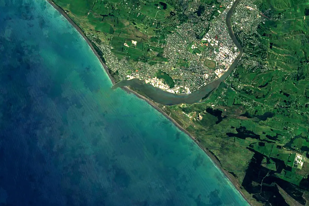 Whanganui River: satellite view of the mouth