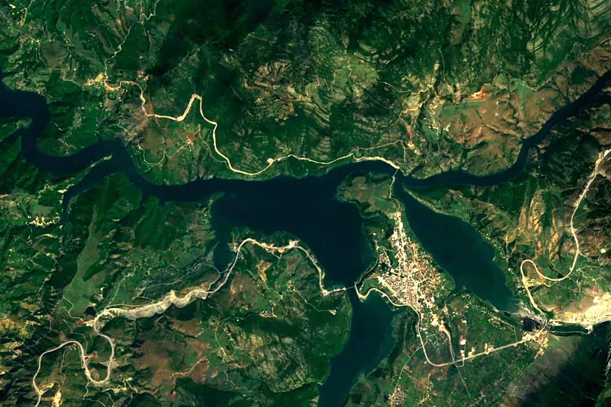 White Drin: satellite view of the mouth