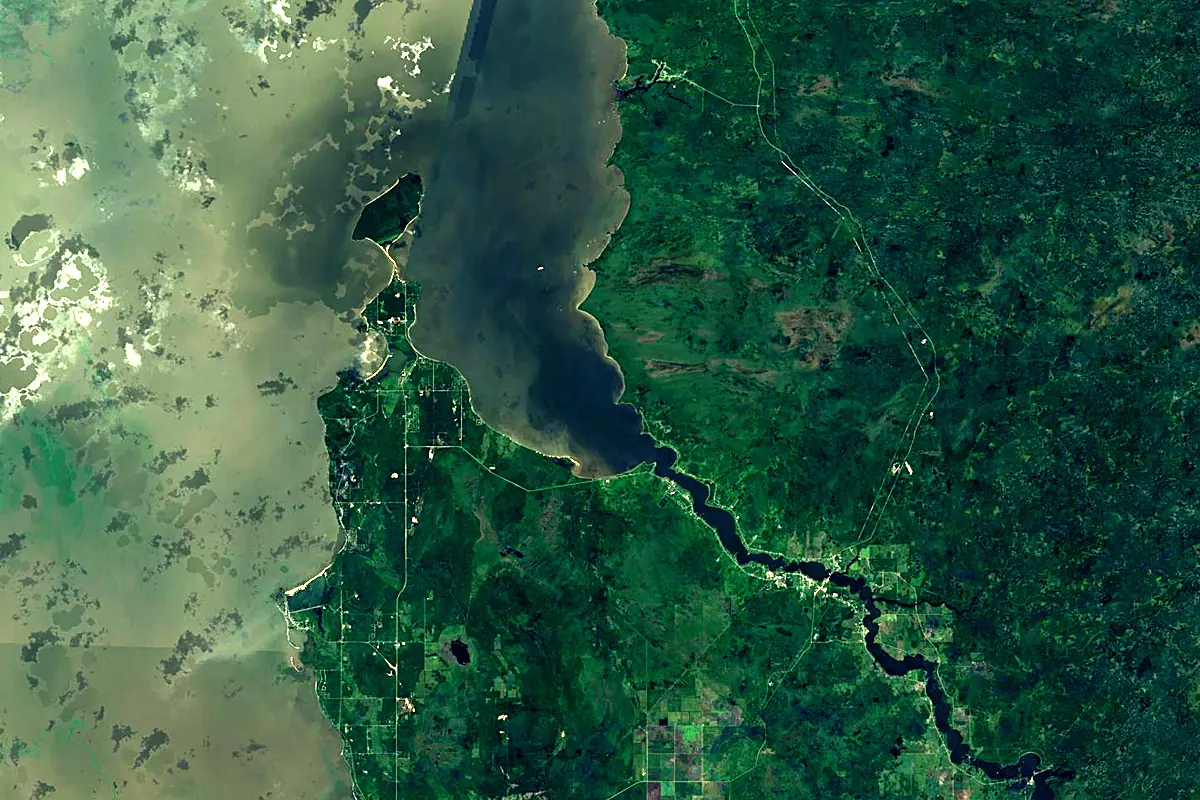 Winnipeg River: satellite view of the mouth