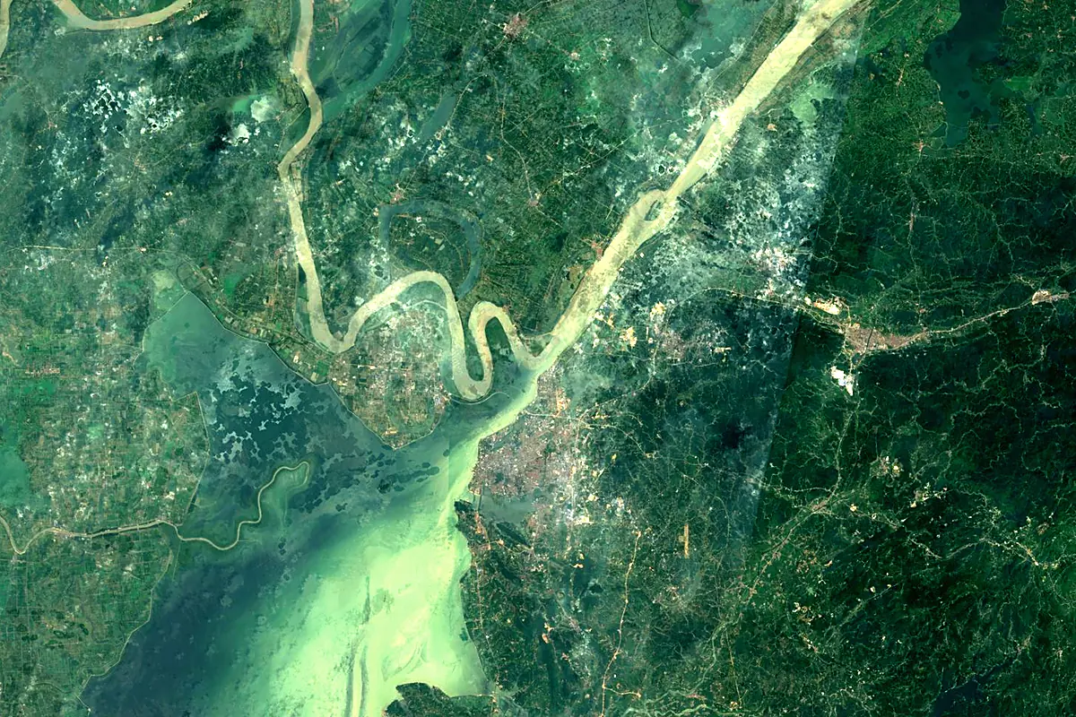 Xiang River: satellite view of the mouth