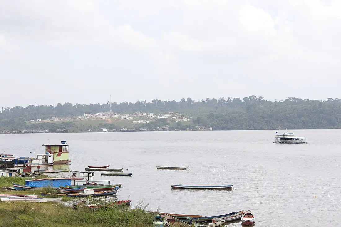 Barcos no rio Xingu