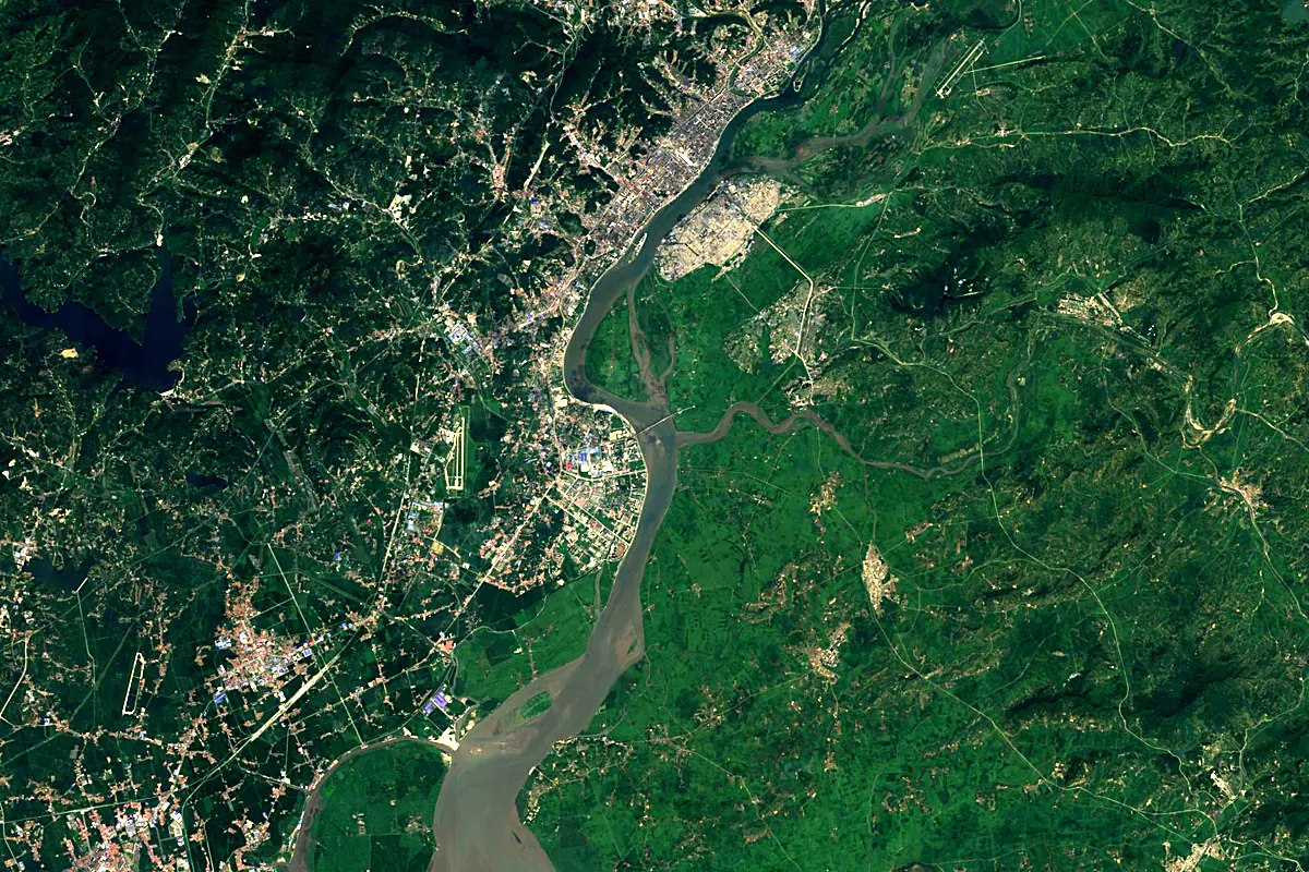 Yalu River: satellite view of the mouth