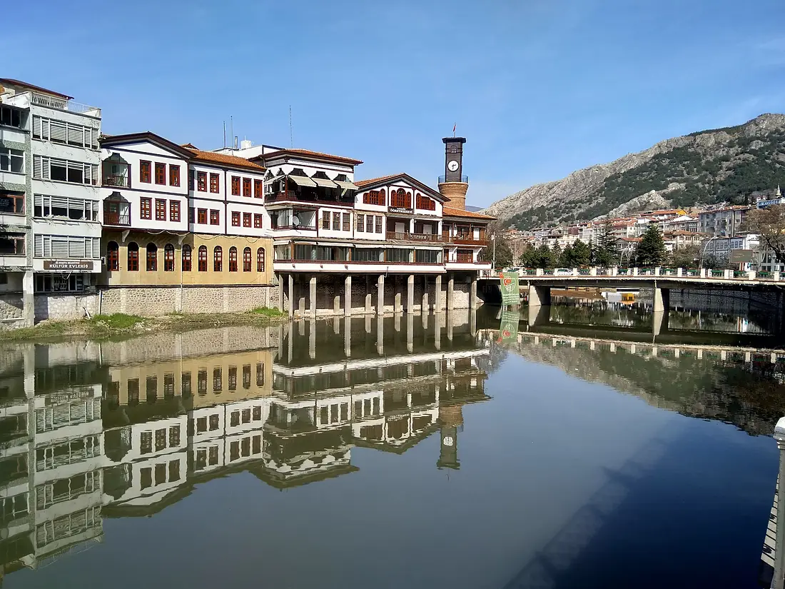 Amasya evleri ve Yeşilırmak (3)