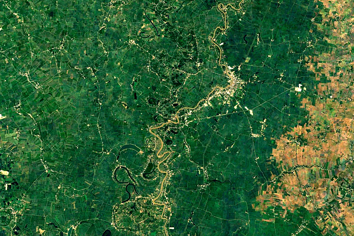 Yom River: satellite view of the mouth