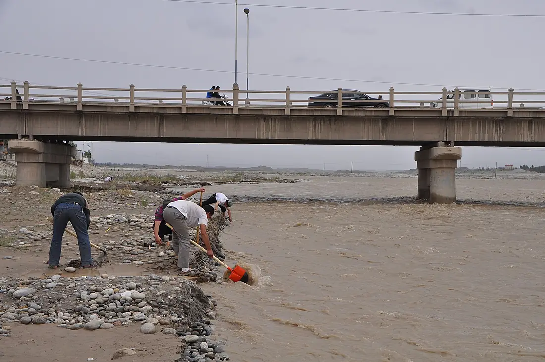 G315 Highway, Hotan Pref., Xinjiang, China-Digging for jade